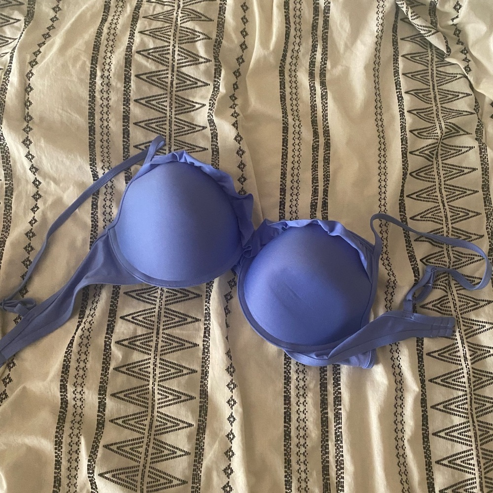 Old Navy Woman’s large light blue underwire bikini top